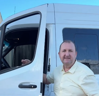 Imagem da notícia: Sooretama amplia frota da Saúde com mais quatro vans para transporte de pacientes 
